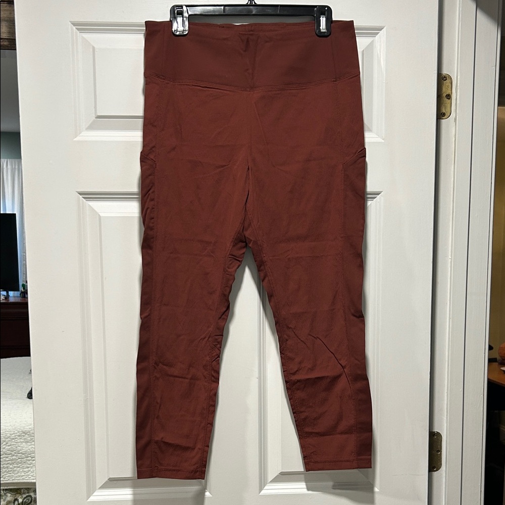 Athleta Trekkie Hybrid Crop Tight